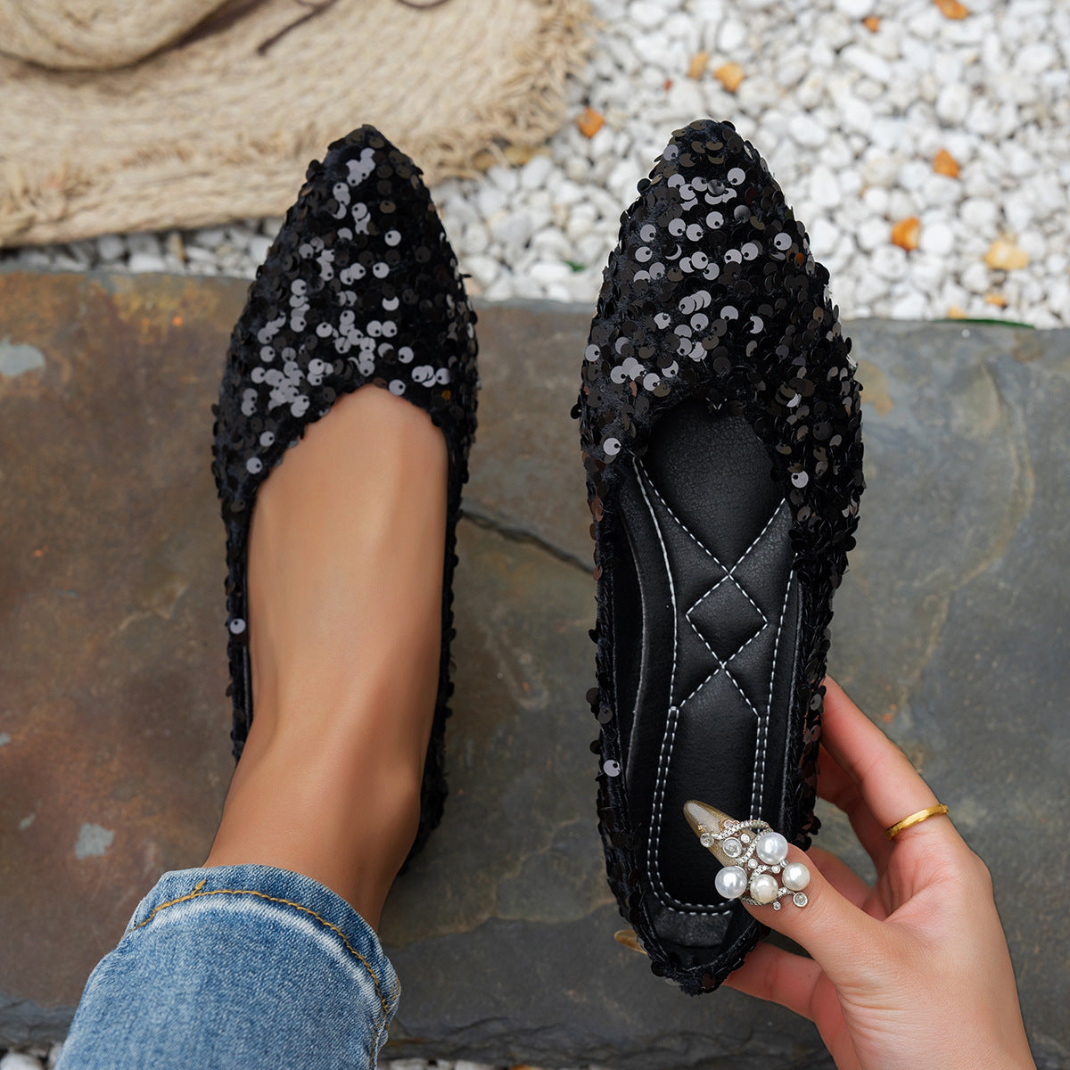 Women’s Pointed-Toe Flat Casual Shoes – Stylish Everyday Sneakers
